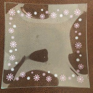 Daisy dessert plates, 6 inch